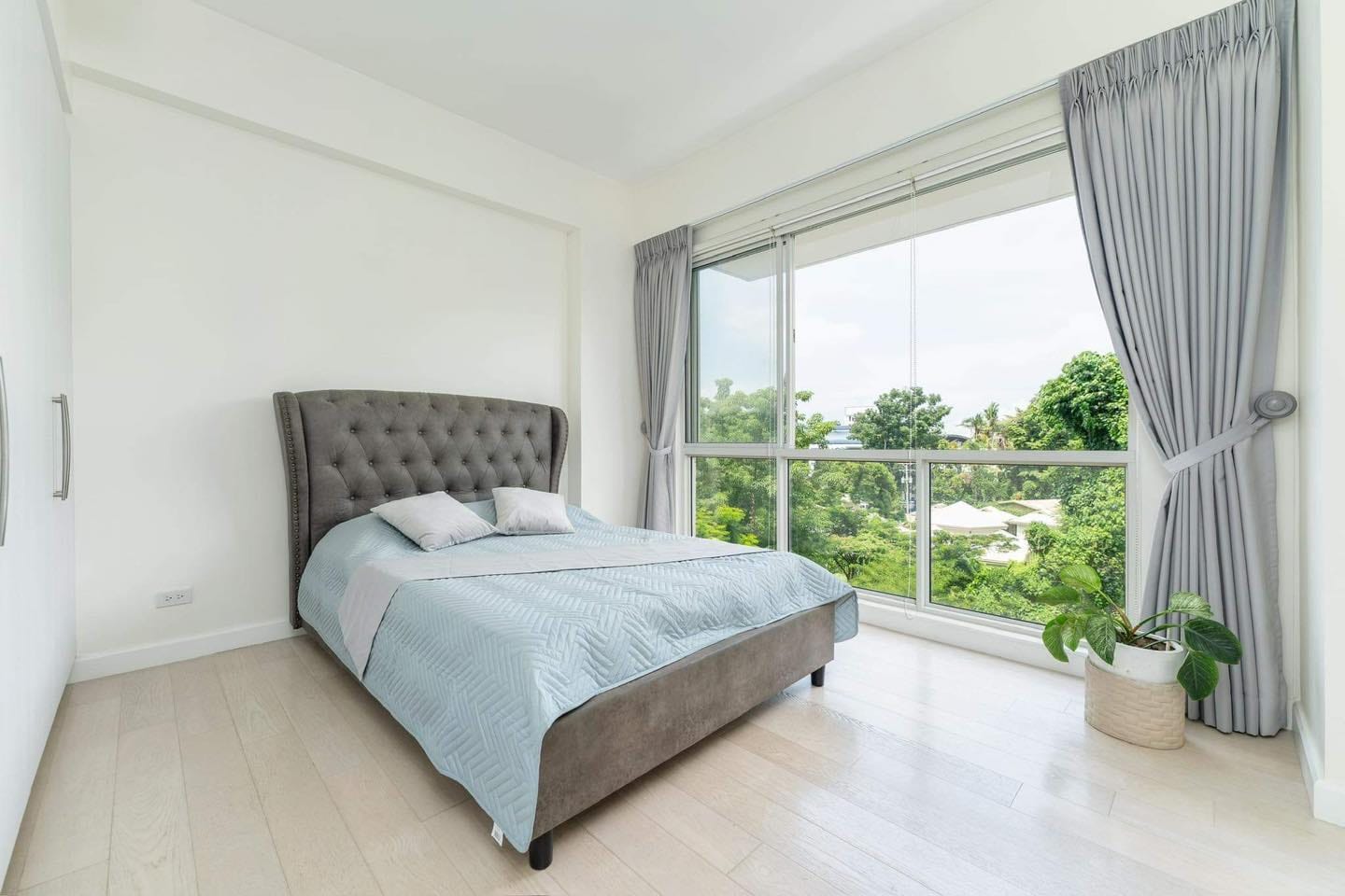 FOR SALE 2 Bedroom Condo at 32 Sanson by Rockwell 82 SQM — Cebu