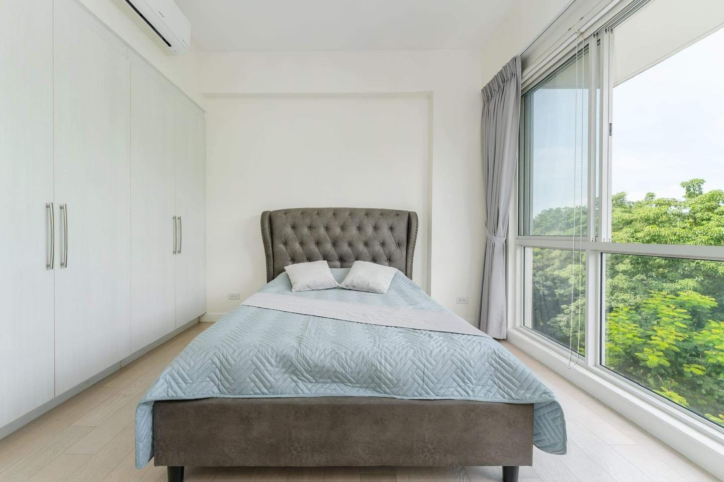 FOR SALE 2 Bedroom Condo at 32 Sanson by Rockwell 82 SQM — Cebu