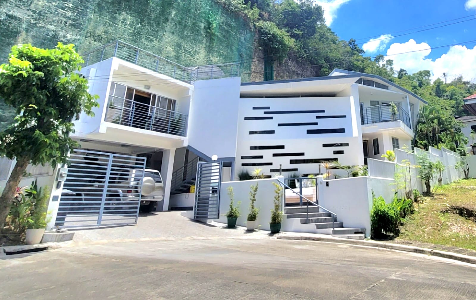 FOR SALE | Modern Contemporary Residence at Maria Luisa Estate Park